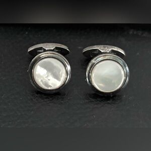 Thomas Pink Cuff Links Mother of Pearl Silver Plate Round Design 1.5 mm Diameter
